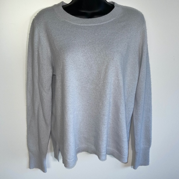 J. Crew Sweaters - J.Crew Cashmere Sweater Size Medium
